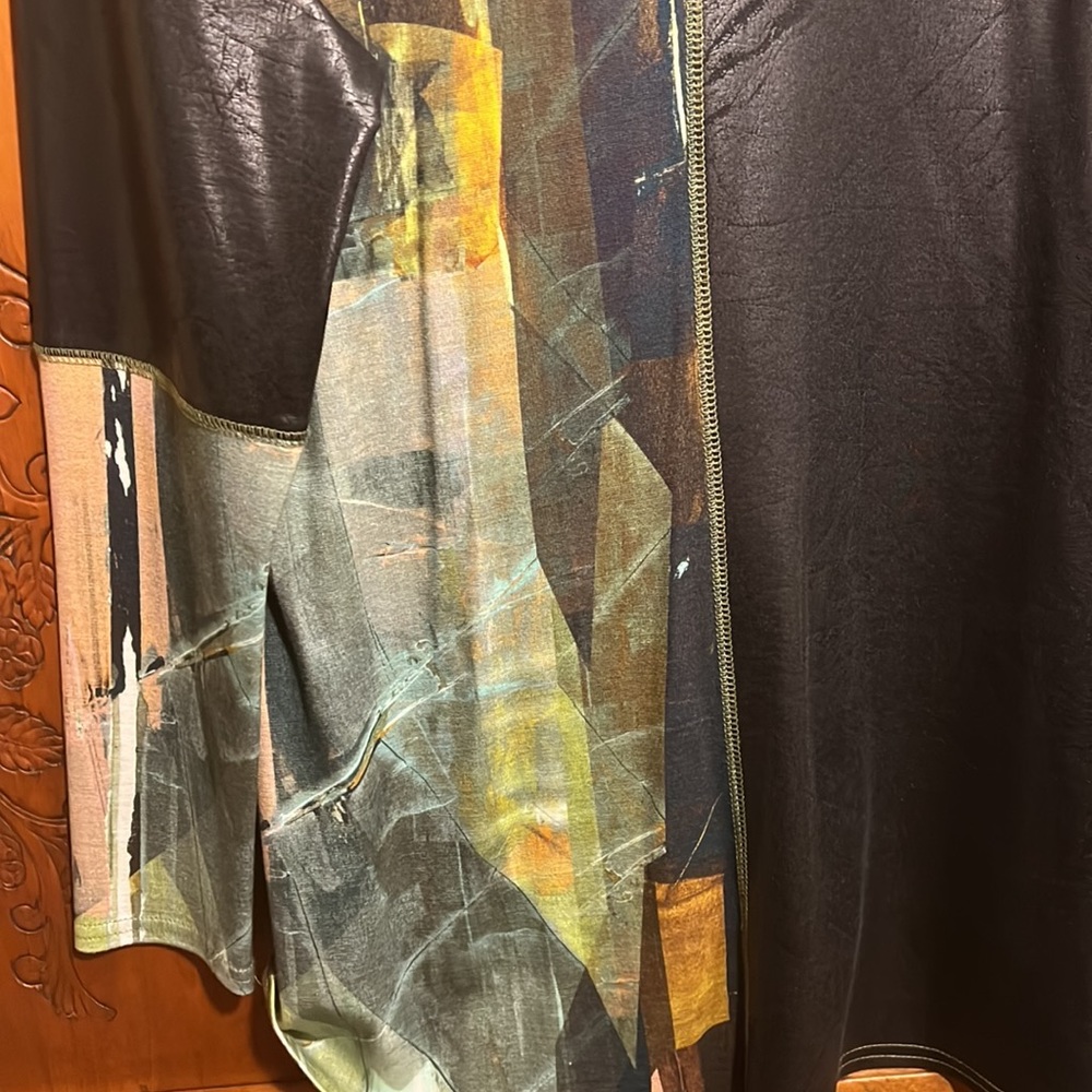 Unique Tunic With Different Textures And Colors - image 6